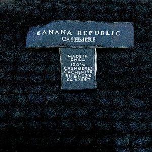 Luxurious cable knit 100% cashmere scarf.